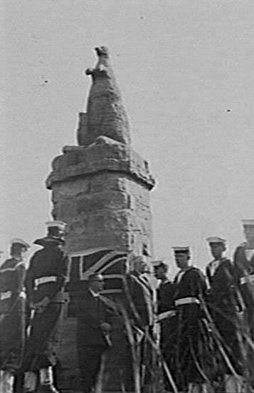 Ceremony at Kangaroo Rock, Manly, unveiling plaque