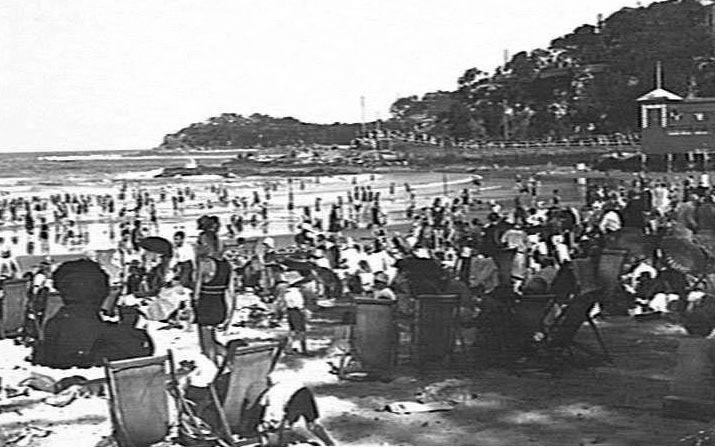 Crowds on south end of Manly Beach, view to Shelly Beach