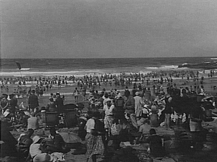 People on Southern end of Manly Beach, easterly view