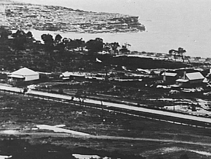 View over Pittwater Road to Queenscliff
