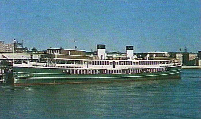 Ferry "Bellubera" at Manly Wharf