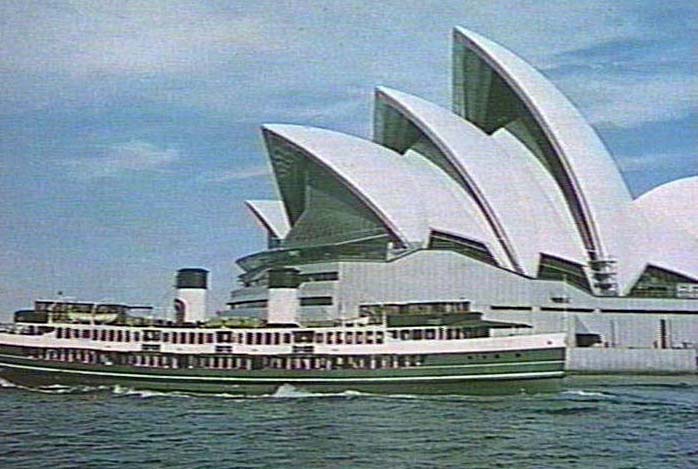 Ferry "South Steyne" near the Opera House