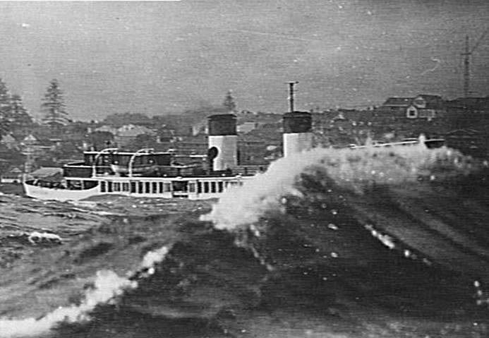 Ferry "South Steyne" in heavy seas