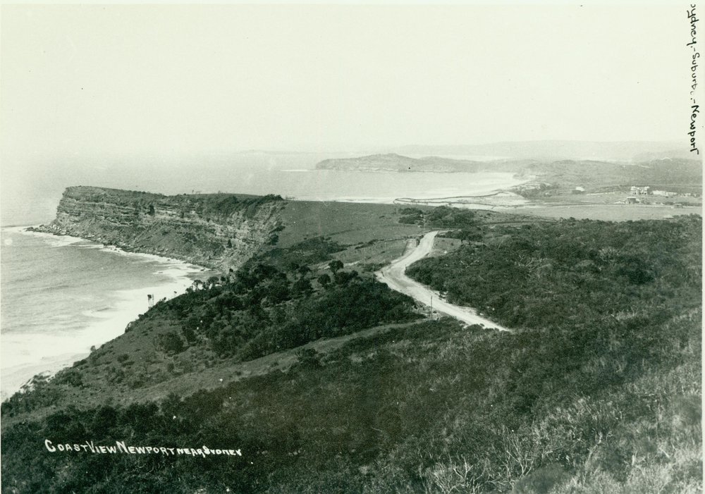 Bungan Beach south headland looking south towards Mona Vale