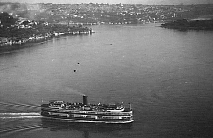Ferry on Middle Harbour