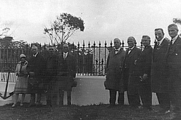 Members of M.W.P.H.S. at Jenkins' Grave, Collaroy