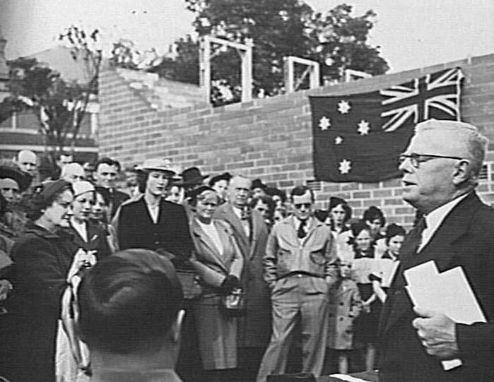 Opening of Gocher Court, P.W. Gledhill speaking to the crowd, Manly