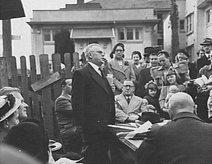 Opening of Gocher Court Manly, P.W. Gledhill speaking to the crowd