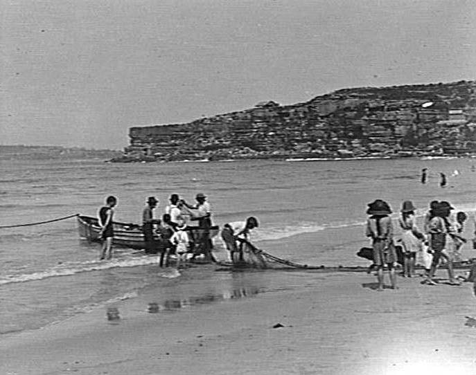 Untangling a fishing net at Freshwater Beach