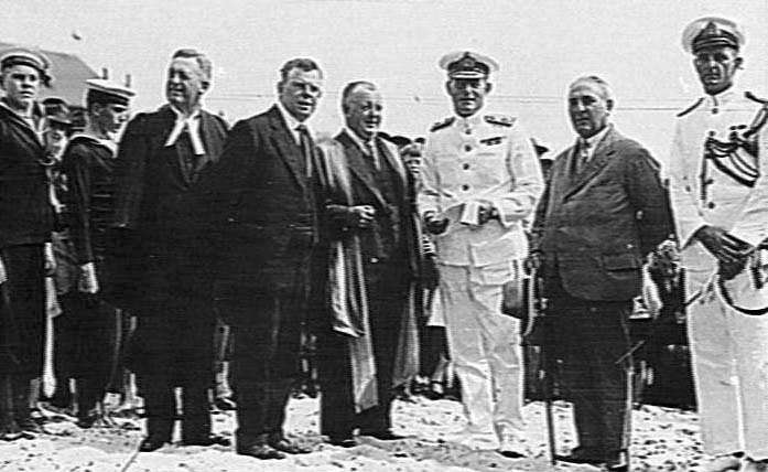 Unidentified gathering, shows sailors, navy officers and others