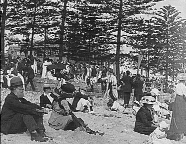 Crowd watching Manly Regatta, 1912