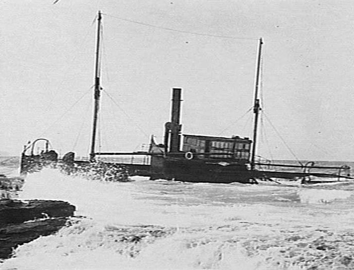 "Euroka" aground on Long Reef, 1913