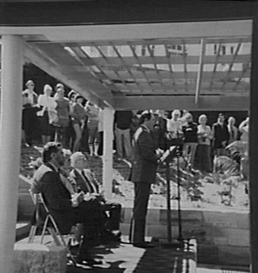 Neville Wran speaking at opening of Manly Museum, 1982