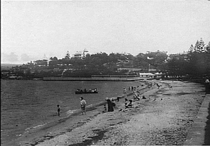 Manly Harbour Beach shows Ladies Baths and Roslyn Hall, c 1915