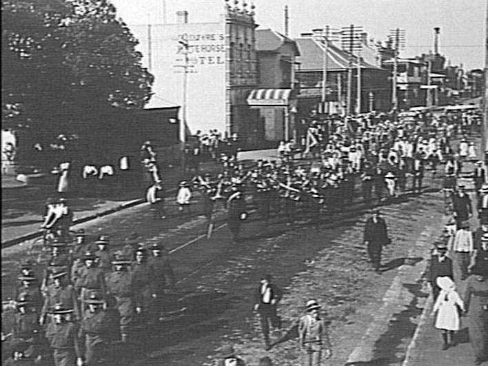 Farewell procession of Soldiers in Pittwater Road, Manly