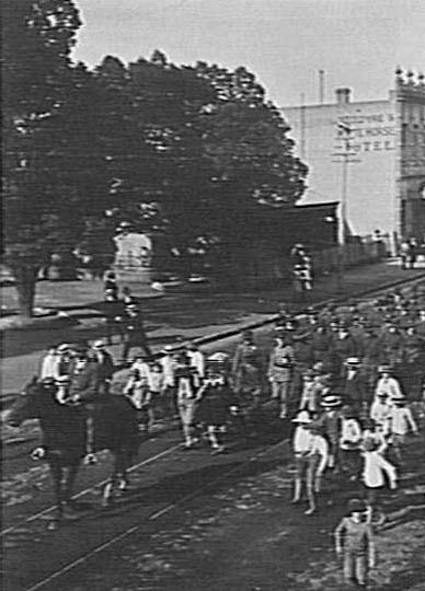 Farewell procession of soldiers in Pittwater Road, Manly