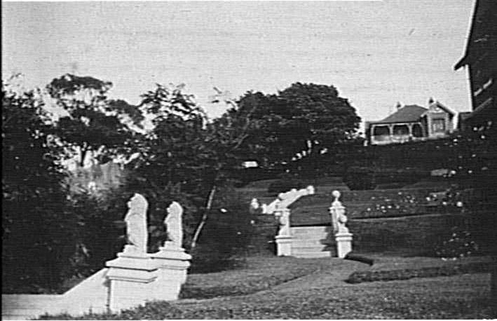Grounds of "Leitelinna", George Street, Manly