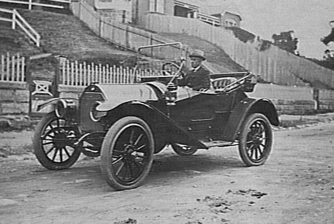 Car in Manly Street