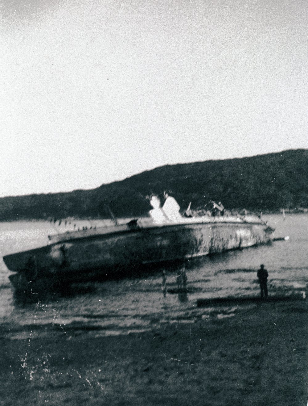 Dutch submarine aground at Fairlight