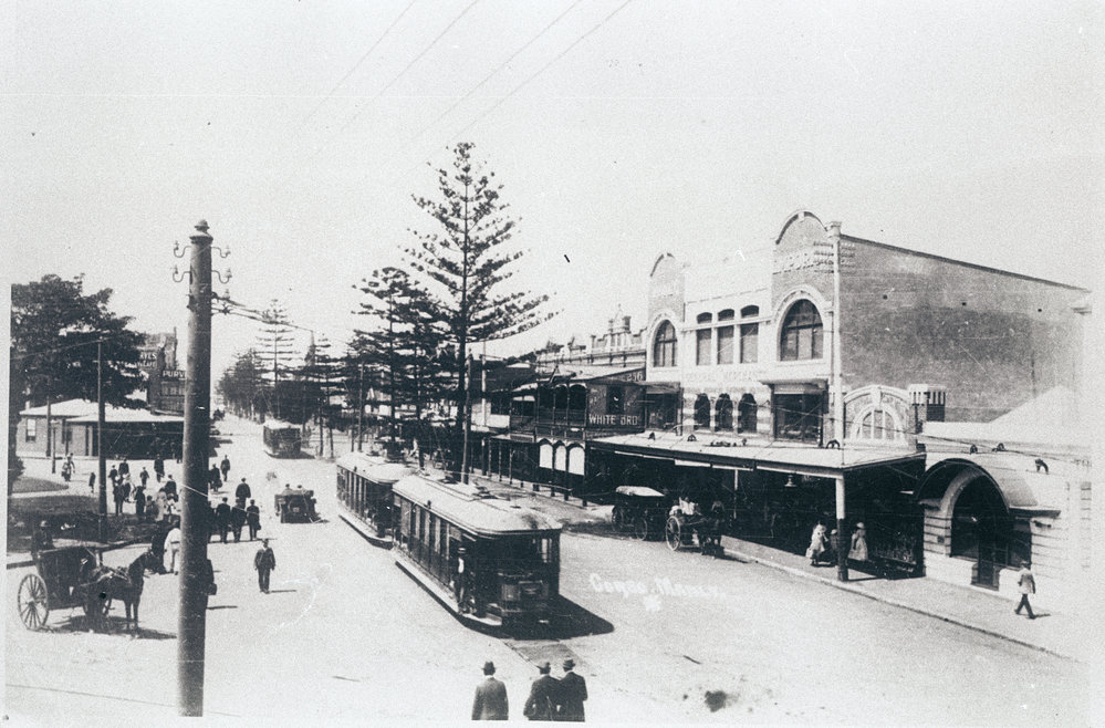 Trams in The Corso