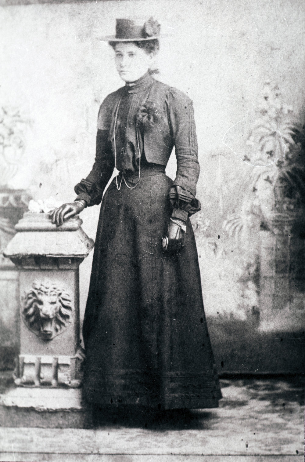 Violet Ellery, daughter of John Ellery