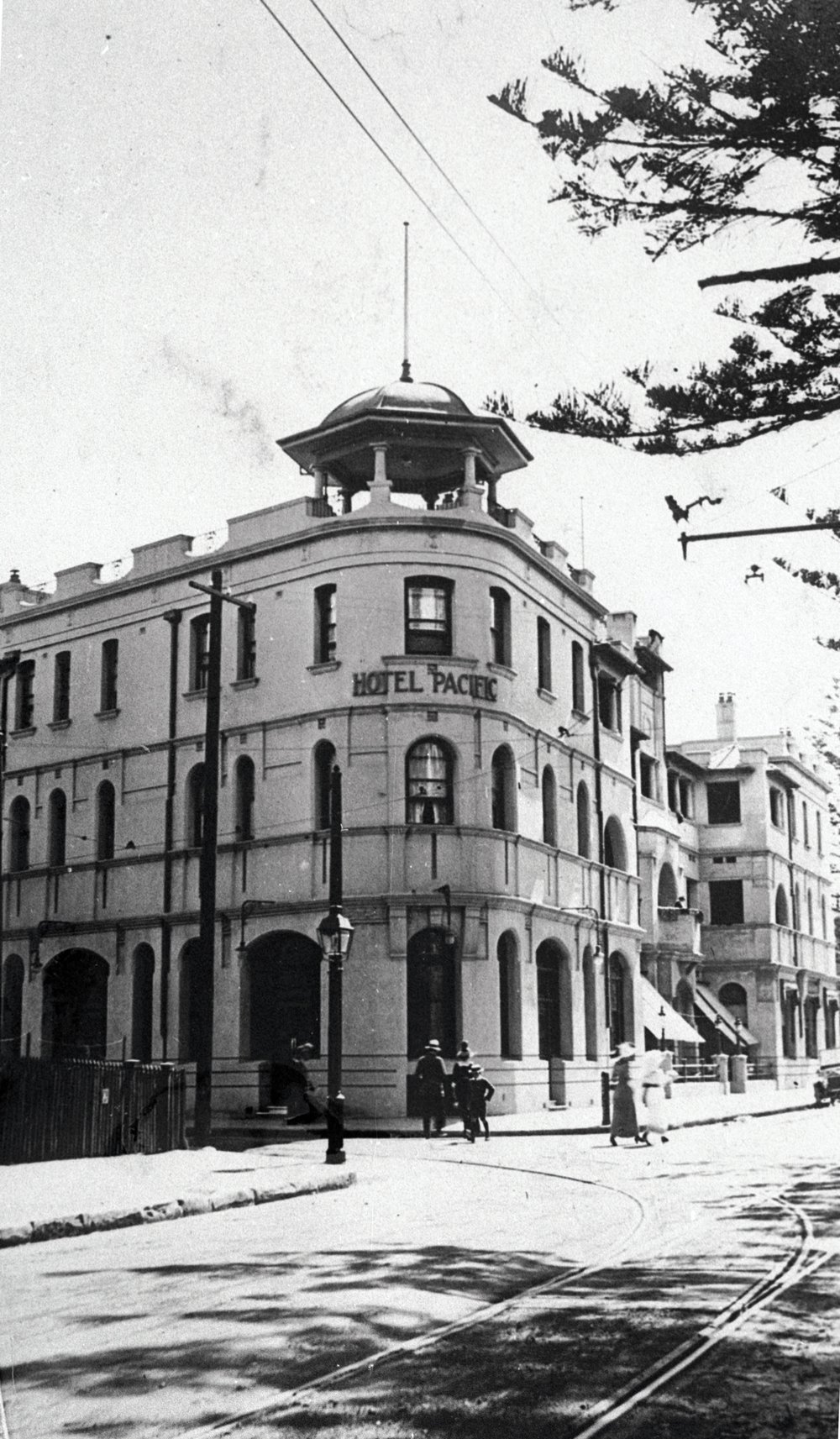 Hotel Pacific, corner of North Steyne and Raglan Street