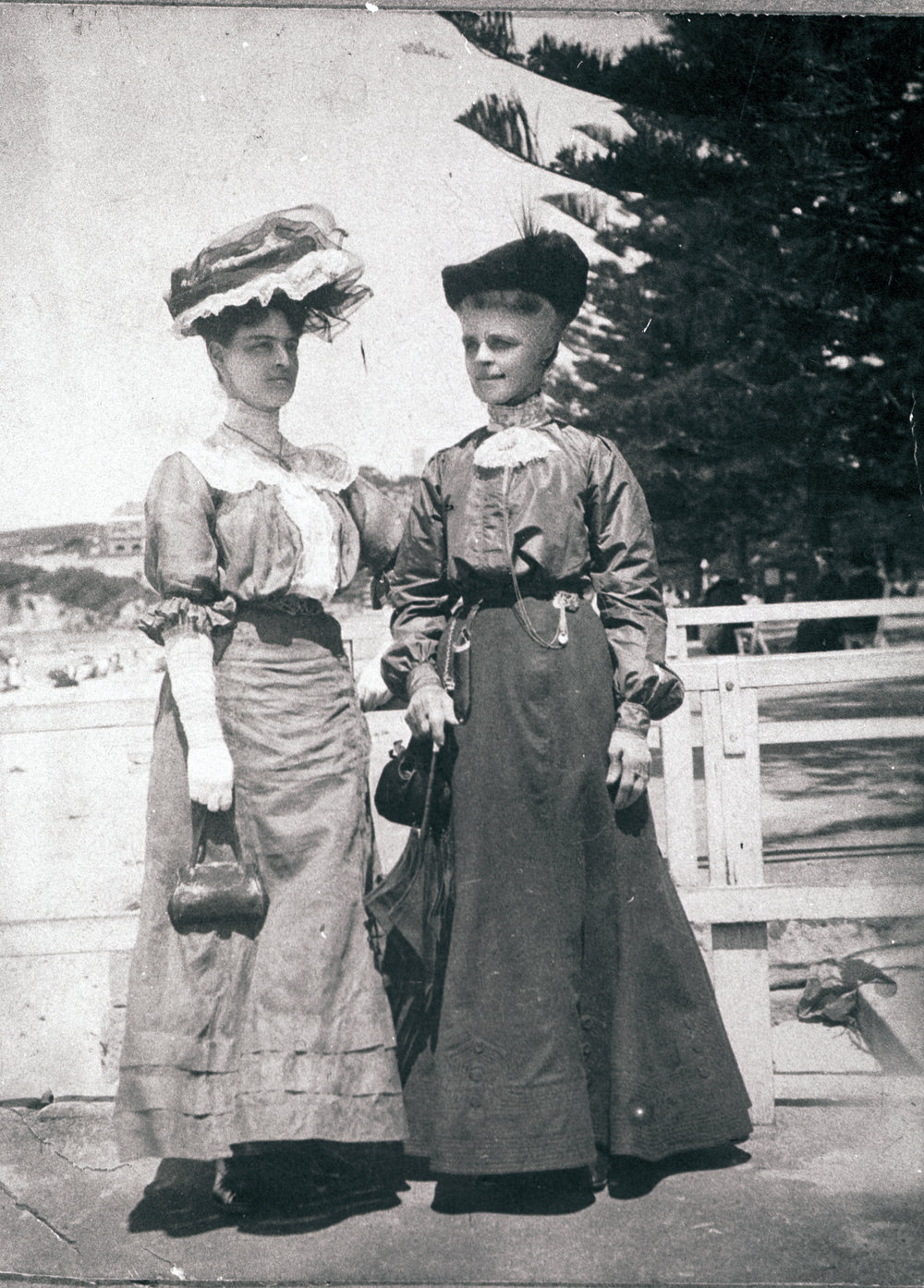 Cary Stephenson and Mrs Edwards on the Promenade, Manly Beach