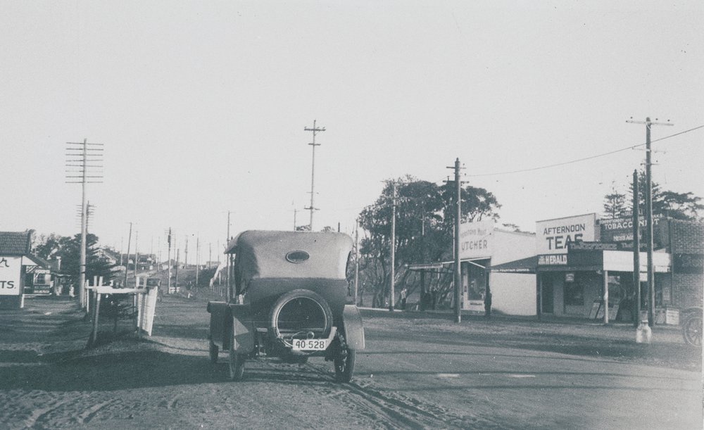 Pittwater Road, Collaroy looking south