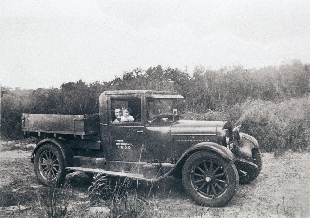 1938 Oldsmobile parked in Clontarf Street, Seaforth