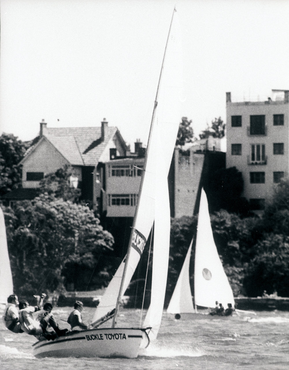 Manly 16ft Skiff "Buckle Toyota" on Sydney Harbour