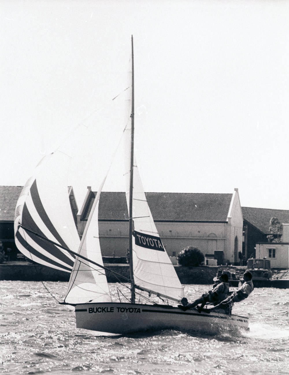 Manly 16ft Skiff "Buckle Toyota" on Sydney Harbour