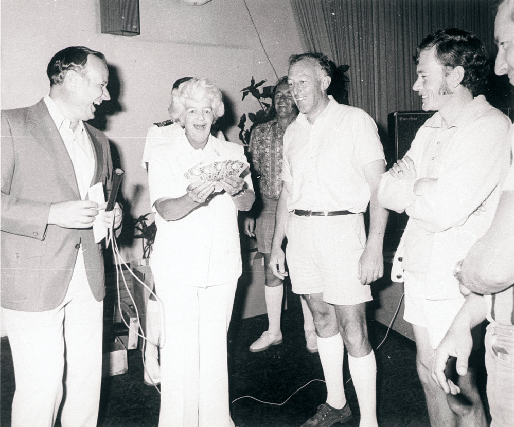 Rex Gibson, Ian Richardson, Peter Dunn, Pat Joyce and Kitty, Manly 16ft Skiff Sailing Club