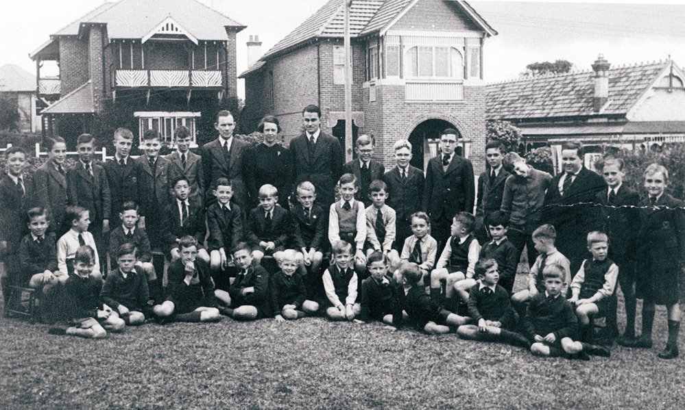 Students and staff at St Andrew's School in Wood St, Manly, 1940