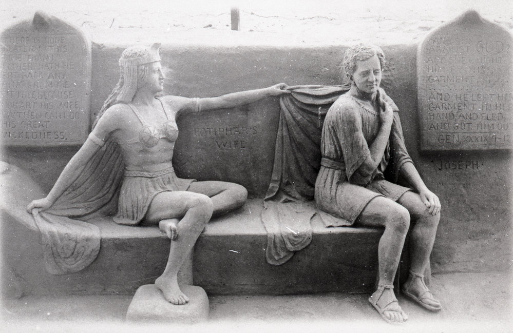 Sand sculpture by J. Suchomlin