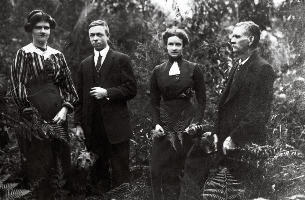 Elizabeth Jenkins, Bill Thompson and wife, and Philip Jenkins