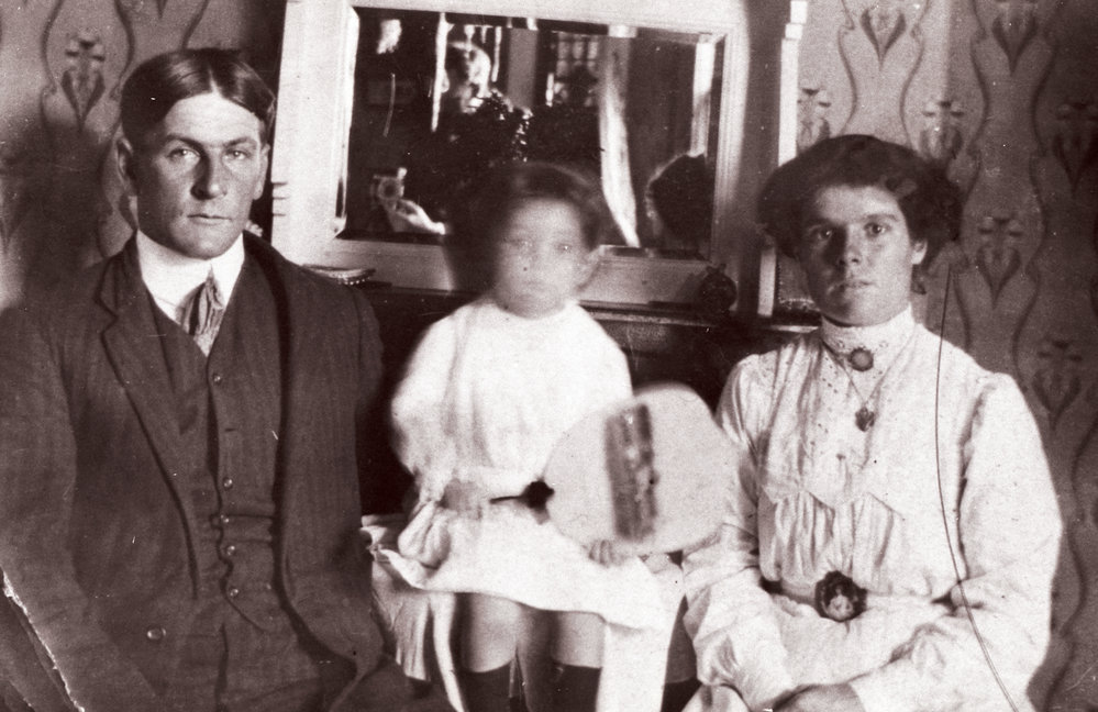 Notting family at 17 Cliff Street, Manly