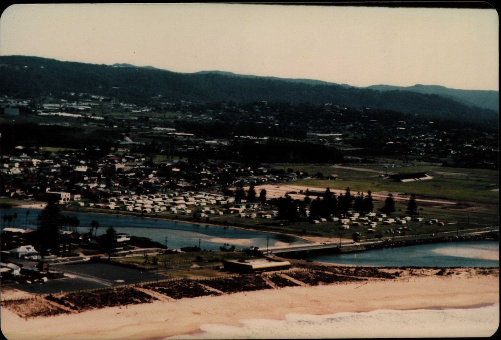 Entrance to Narrabeen Lagoon and Lakeside Caravan Park