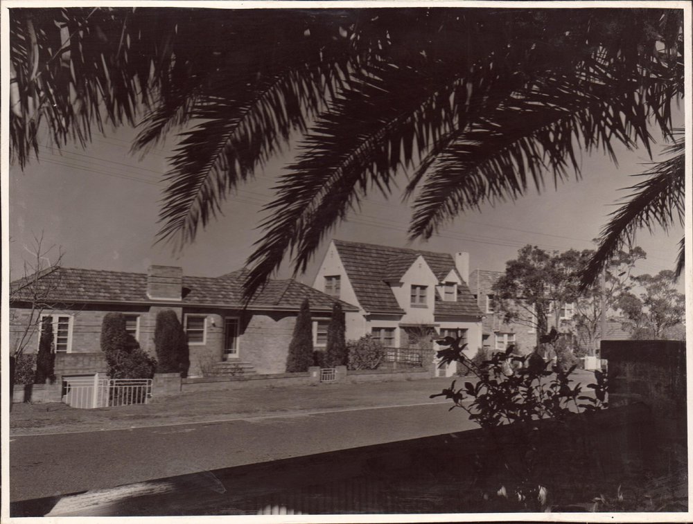 33 and 35 Edgecliffe Esplanade, no 33 on left of picture