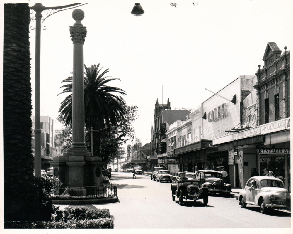 The Corso picturing an 1908 Austin, 1960