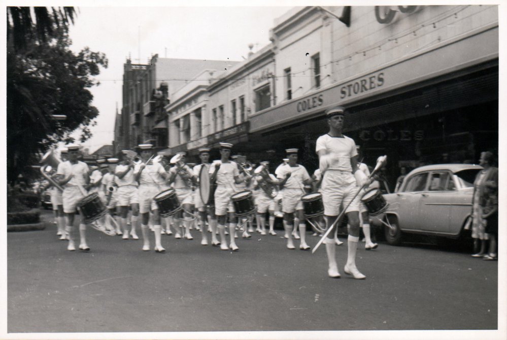 A procession along the Corso towards Manly Wharf, 1960