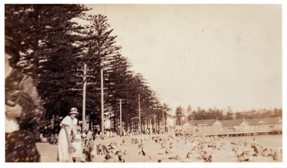 Manly Harbour Pool and Manly Pier restaurant