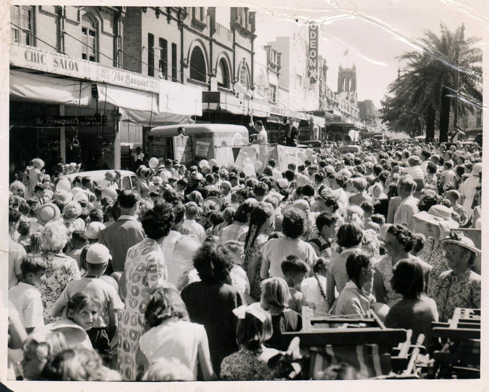Christmas Eve Festival, The Corso, Manly