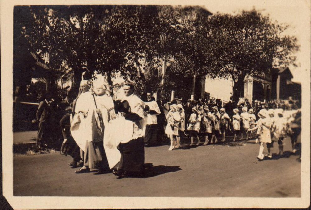 International Eucharist Procession in Darley Rd, Manly, c 1928