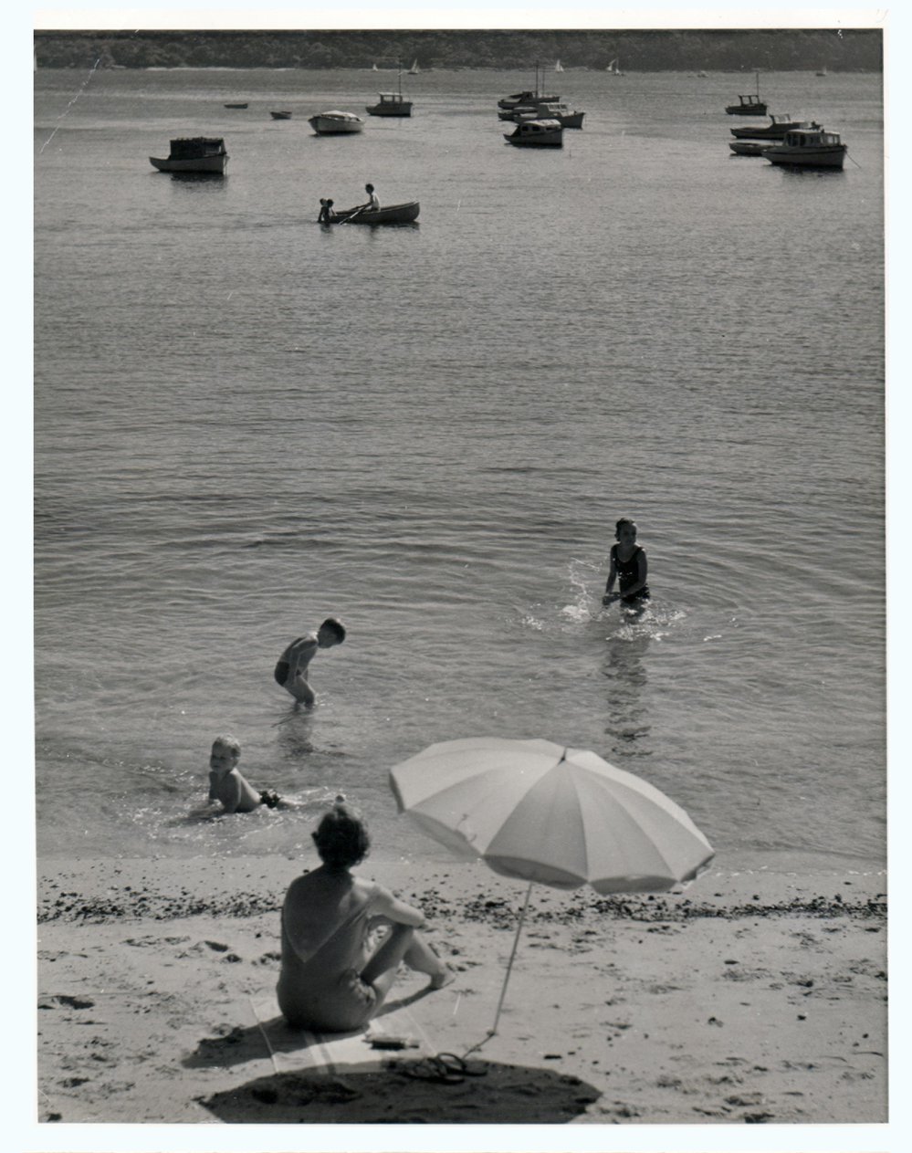 Children paddling at Manly Cove, 1962 | Northern Beaches Council