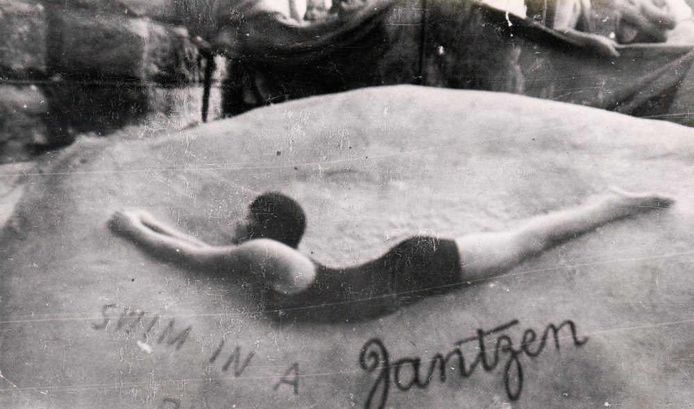 Sand modelling by John Suchomlin, Manly Beach, c 1929