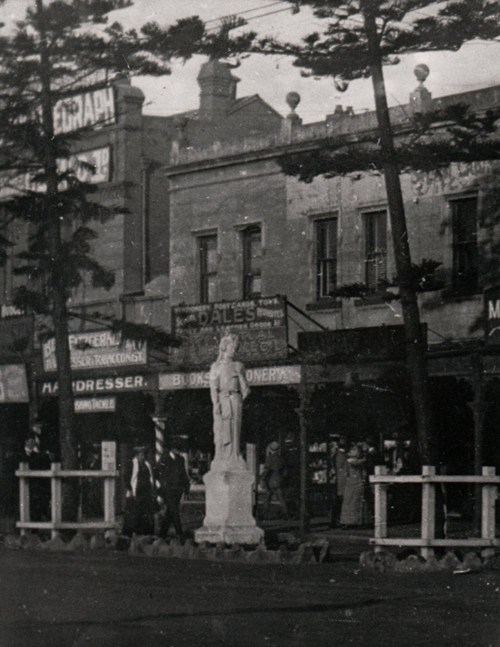 The Corso, shows one of the "Four Seasons" statues c 1912