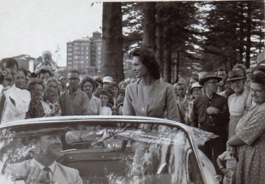 Tania Verstak in car on promenade South Steyne