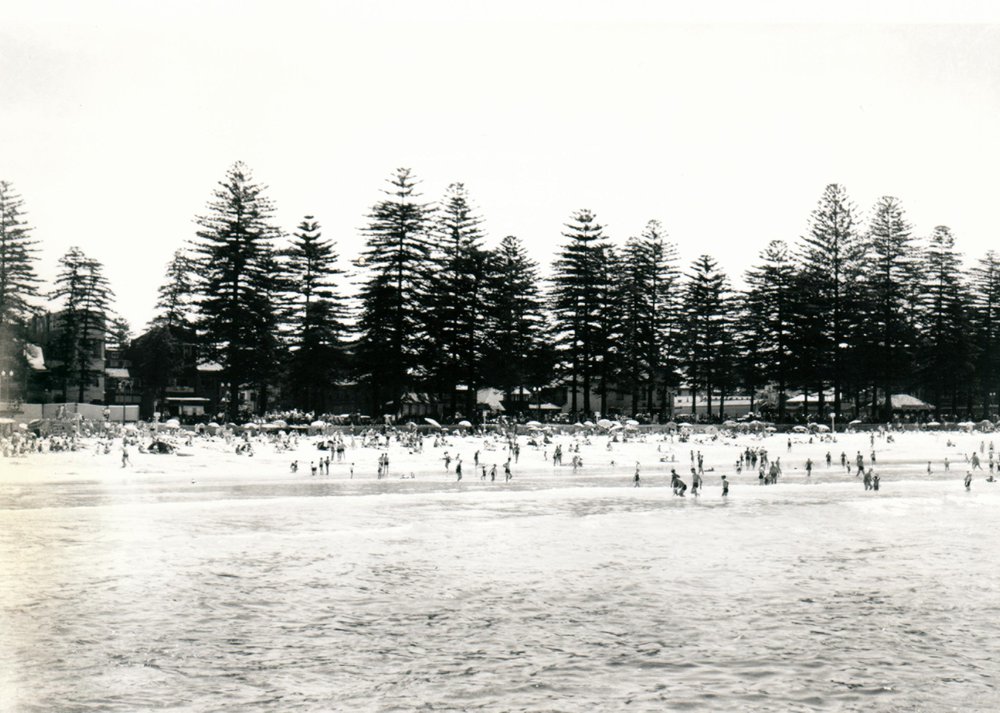 Southern end of Manly Beach, 1947