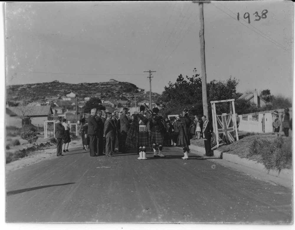 Wreath Laying on ANZAC Day at Soldiers Avenue, Harbord