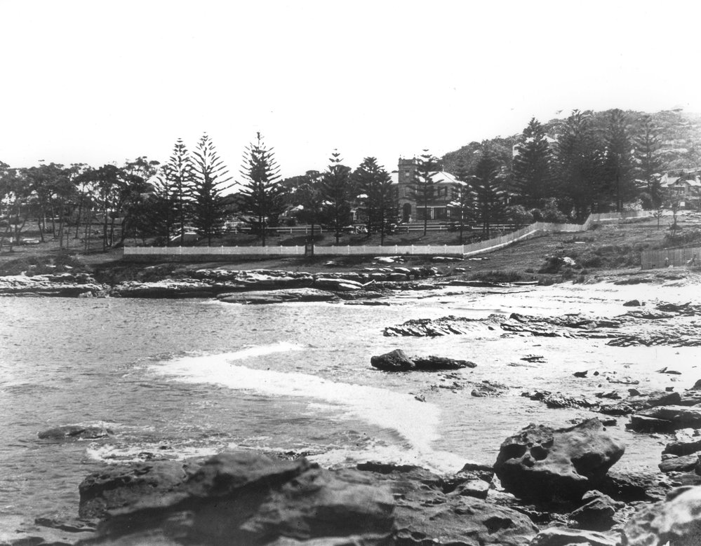 "Fairlight House", Fairlight Beach in foreground